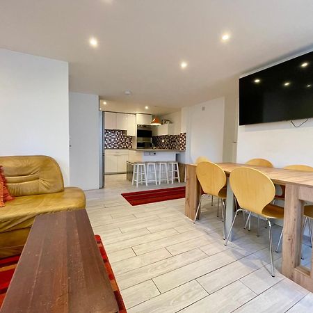 צ'לטנהם Vernon Place Town Centre, Vernon Cottage 3-Bed With Parking, 1A Vernon Court 2-Bed With Parking, 1B Studio No Parking, Off The High Street Next To Sandford Park מראה חיצוני תמונה