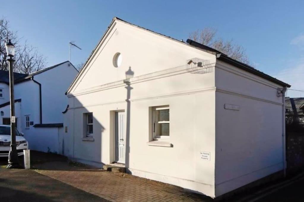 צ'לטנהם Vernon Place Town Centre, Vernon Cottage 3-Bed With Parking, 1A Vernon Court 2-Bed With Parking, 1B Studio No Parking, Off The High Street Next To Sandford Park מראה חיצוני תמונה