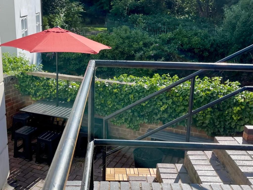 צ'לטנהם Vernon Place Town Centre, Vernon Cottage 3-Bed With Parking, 1A Vernon Court 2-Bed With Parking, 1B Studio No Parking, Off The High Street Next To Sandford Park מראה חיצוני תמונה