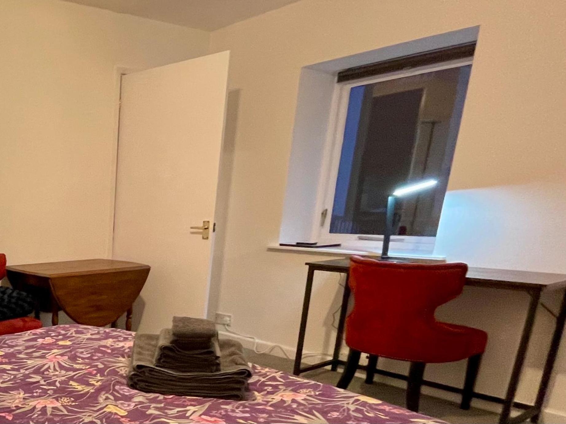 צ'לטנהם Vernon Place Town Centre, Vernon Cottage 3-Bed With Parking, 1A Vernon Court 2-Bed With Parking, 1B Studio No Parking, Off The High Street Next To Sandford Park מראה חיצוני תמונה