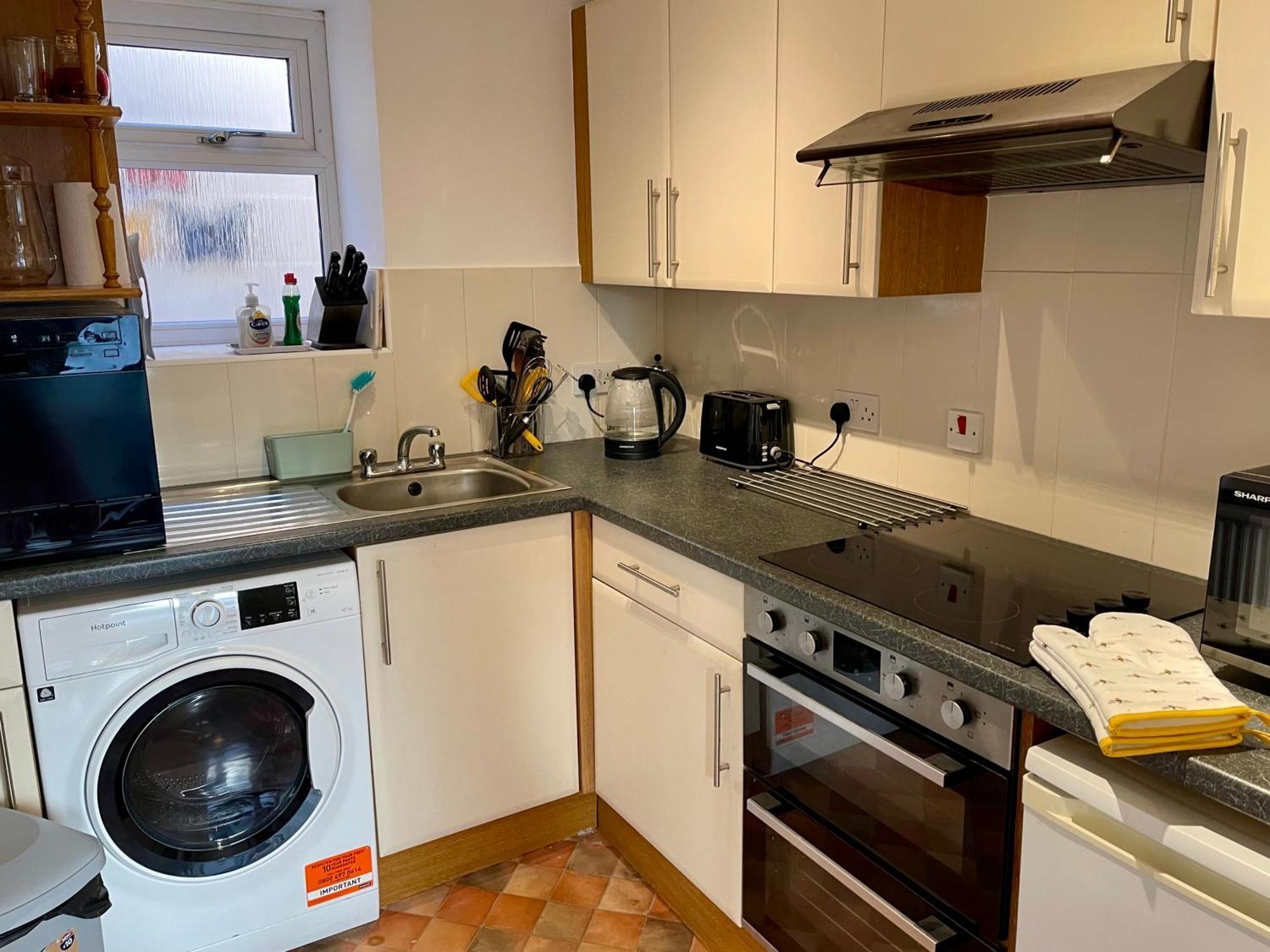 צ'לטנהם Vernon Place Town Centre, Vernon Cottage 3-Bed With Parking, 1A Vernon Court 2-Bed With Parking, 1B Studio No Parking, Off The High Street Next To Sandford Park מראה חיצוני תמונה