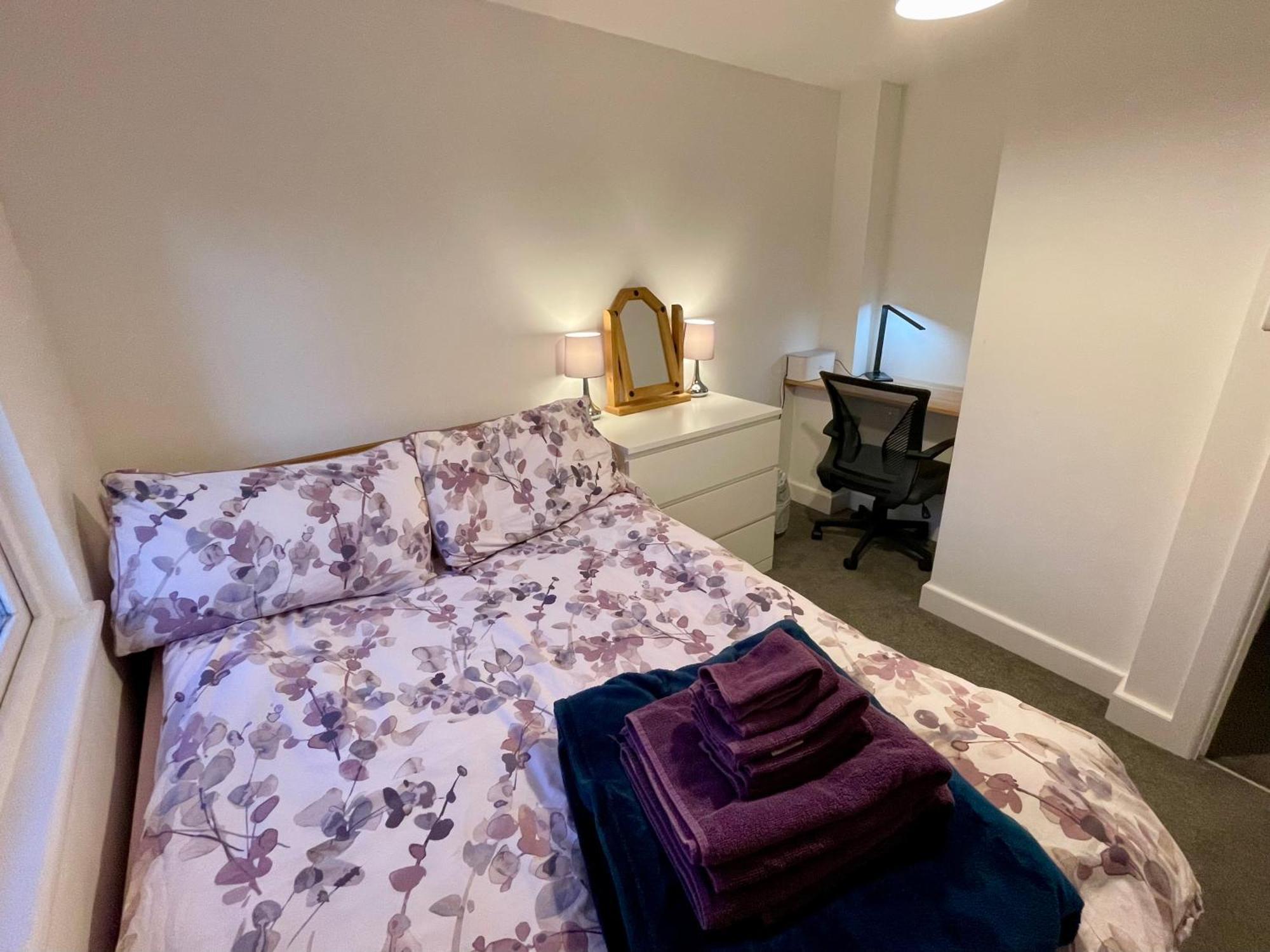 צ'לטנהם Vernon Place Town Centre, Vernon Cottage 3-Bed With Parking, 1A Vernon Court 2-Bed With Parking, 1B Studio No Parking, Off The High Street Next To Sandford Park מראה חיצוני תמונה