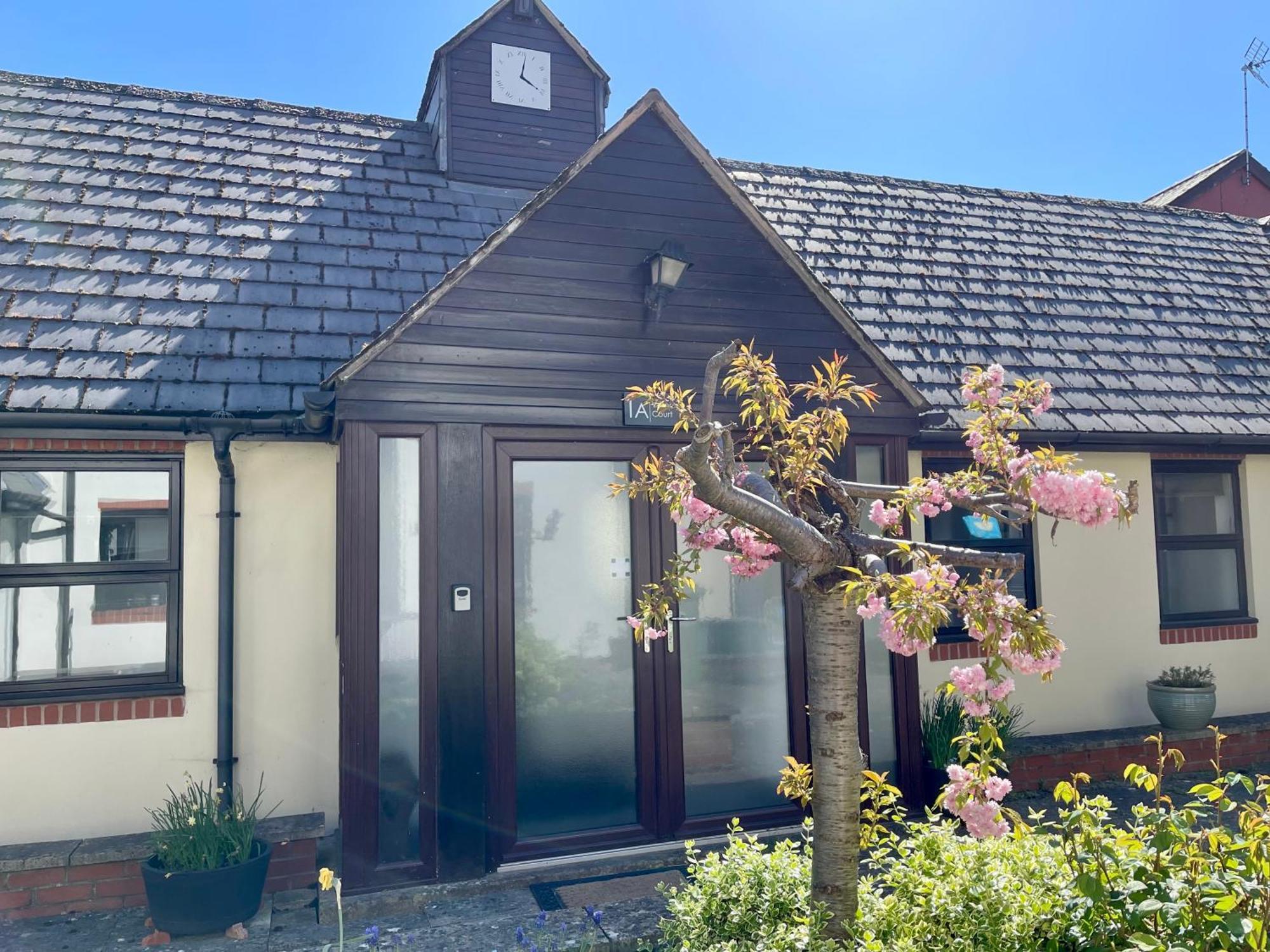 צ'לטנהם Vernon Place Town Centre, Vernon Cottage 3-Bed With Parking, 1A Vernon Court 2-Bed With Parking, 1B Studio No Parking, Off The High Street Next To Sandford Park מראה חיצוני תמונה